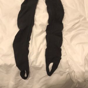 leggings with foot loop and leg scrunch